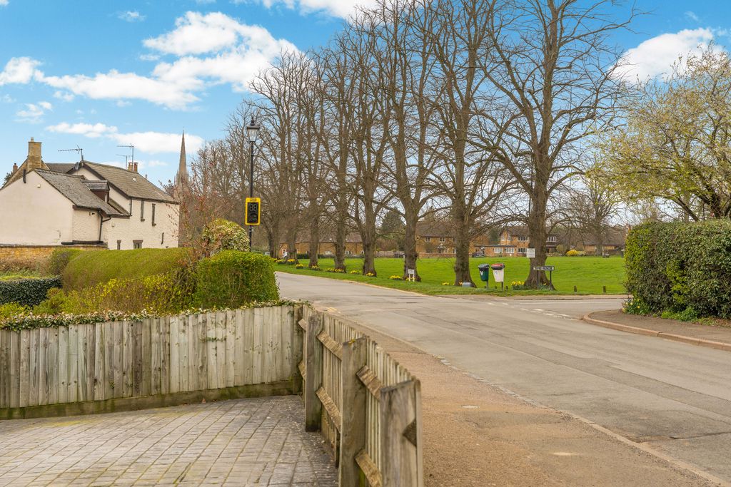 Astrop Gardens Kings Sutton